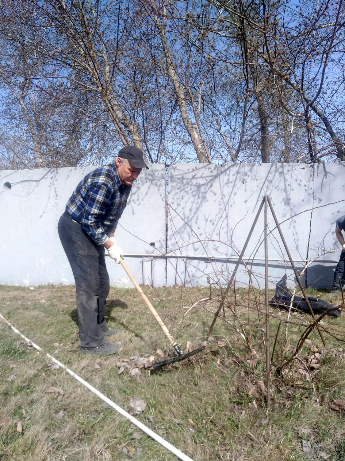 Провели субботник на заводе